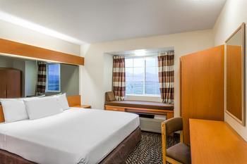 Hotel Microtel Inn & Suites