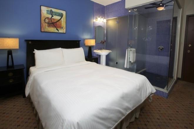 Broadway Hotel & Hostel