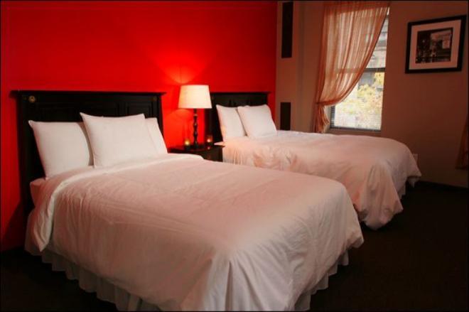 Broadway Hotel & Hostel