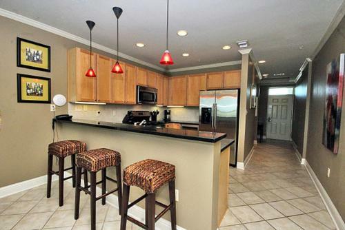 Wharf 412 Apartment