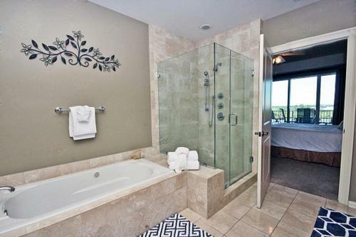 Wharf 412 Apartment