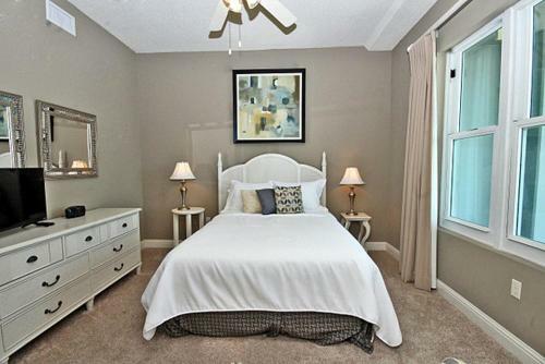 Wharf 412 Apartment