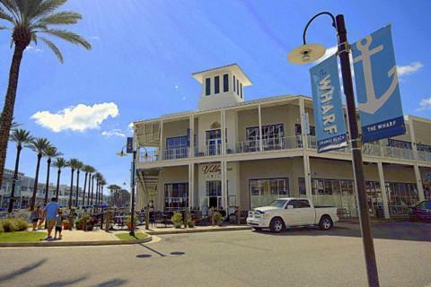 Wharf 412 Apartment