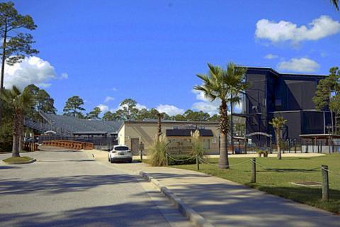 Wharf 412 Apartment