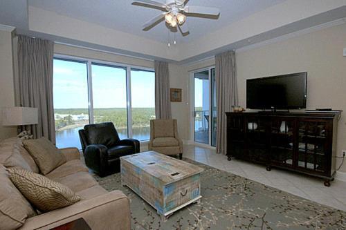Wharf 812 Apartment