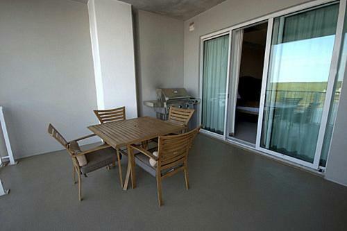 Wharf 812 Apartment
