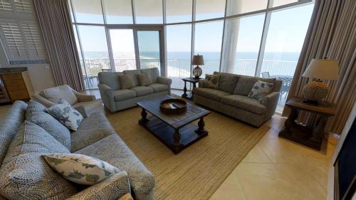 Turquoise Place C2801