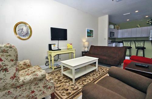Nancy Lane 6 Apartment