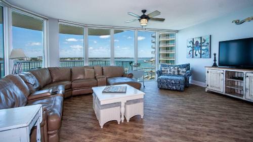 Crb0607 - Spacious Waterfront Four-bedroom Apartment