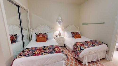 Turquoise Place C0802
