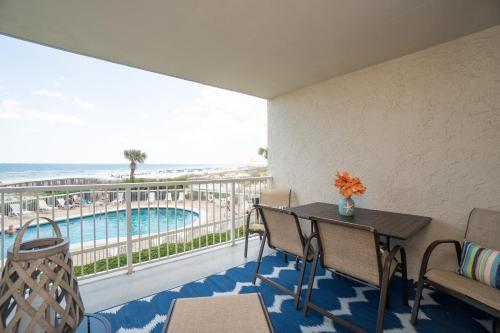 Seaside Beach And Raquet 3203