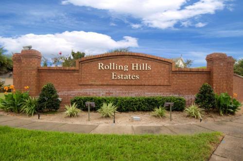 Henry's Rolling Hills Villa - Four Bedroom Home