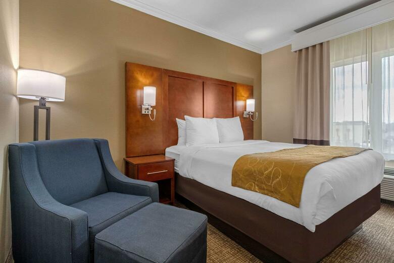 Hotel Comfort Suites Central