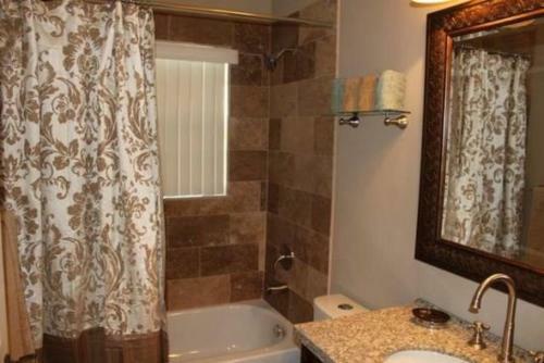 Golden Habitat 7931