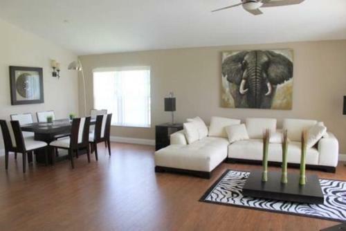 Golden Habitat 7931
