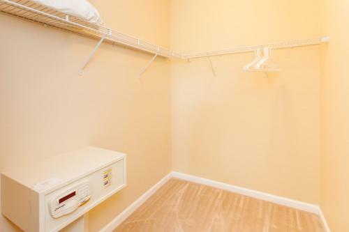 Shoreway Loop L 1005-three Bedroom Apartment