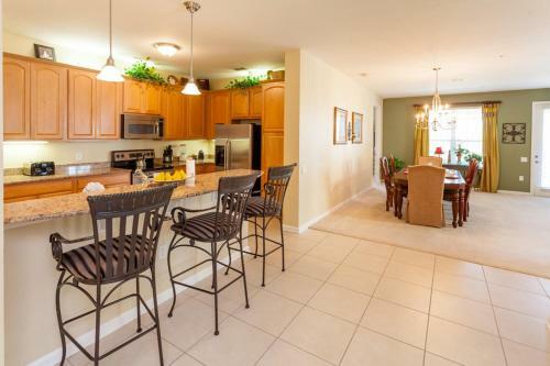 Shoreway Loop L 1005-three Bedroom Apartment