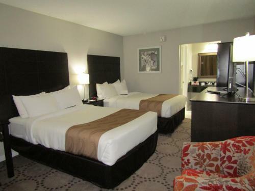 Hotel Quality Inn & Suites By The Lake