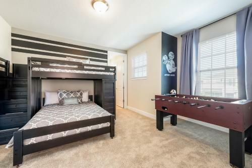 Six Bedrooms Home With Pool