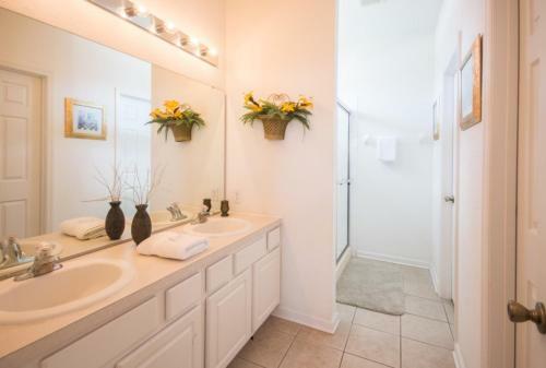 Enchanted Windsor Hills Villa - Five Bedroom Home