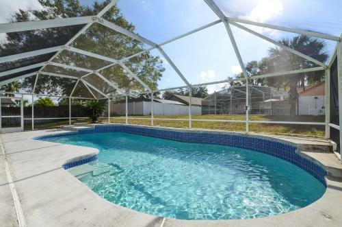 3 Bedroom 2 Bath Pool Home Minutes To Disney (2073)