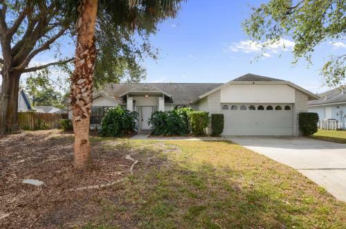 3 Bedroom 2 Bath Pool Home Minutes To Disney (2073)