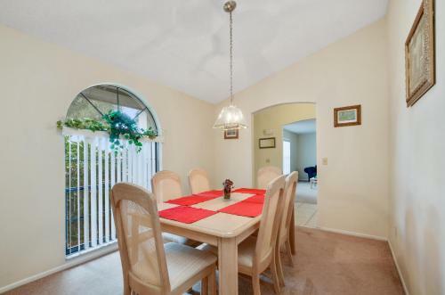 3 Bedroom 2 Bath Pool Home Minutes To Disney (2073)