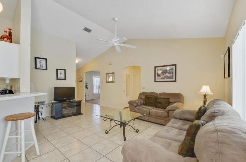 3 Bedroom 2 Bath Pool Home Minutes To Disney (2073)