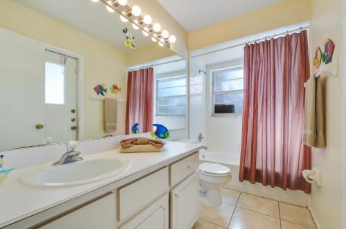 3 Bedroom 2 Bath Pool Home Minutes To Disney (2073)