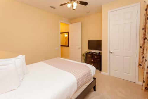 Shoreway Loop L 2003-three Bedroom Apartment
