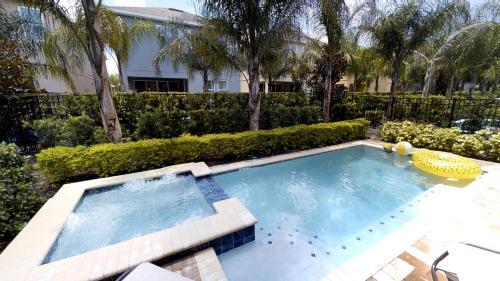 Six Bedrooms With Private Pool (1744)