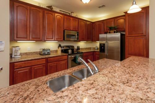 Shoreway Loop L 1003-four Bedroom Lake Apartment
