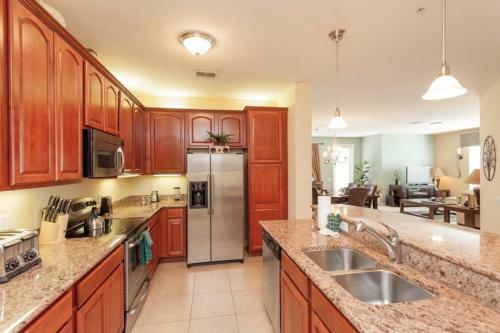 Shoreway Loop L 1003-four Bedroom Lake Apartment