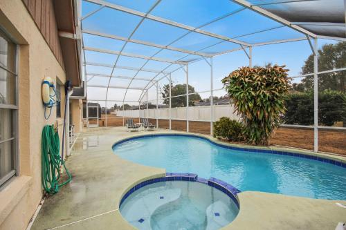 3 Bedroom 2 Bath Pool Home Minutes To Disney (2157)