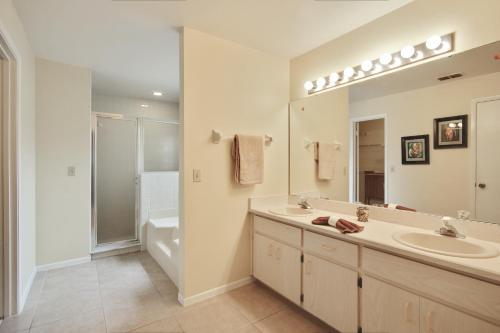 3 Bedroom 2 Bath Pool Home Minutes To Disney (2157)