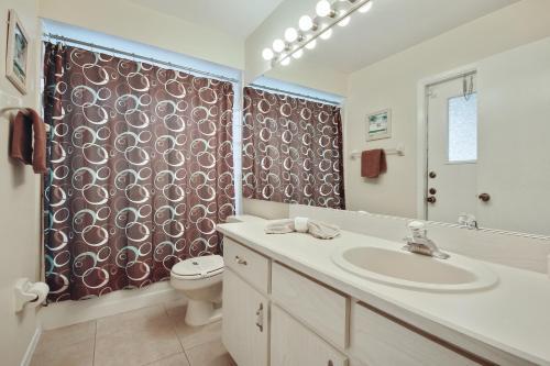 3 Bedroom 2 Bath Pool Home Minutes To Disney (2157)