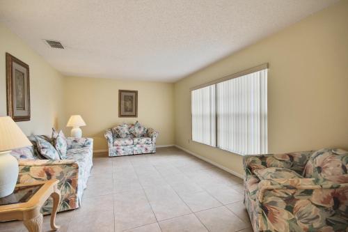 3 Bedroom 2 Bath Pool Home Minutes To Disney (2157)