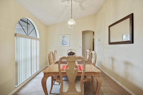 3 Bedroom 2 Bath Pool Home Minutes To Disney (2157)