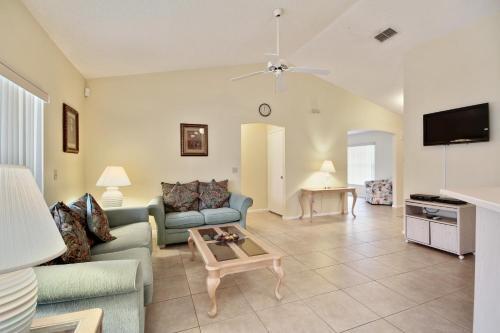 3 Bedroom 2 Bath Pool Home Minutes To Disney (2157)