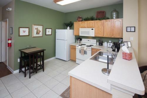 Vicky's Windsor Hills - Three Bedroom Townhome