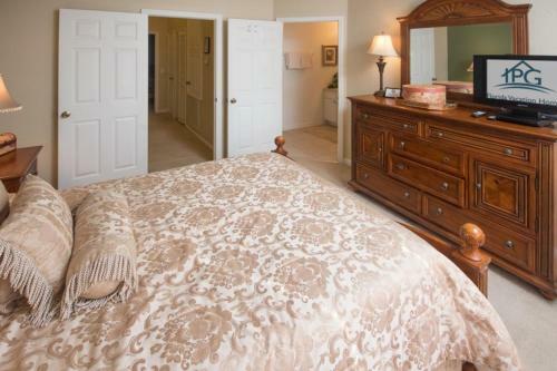Vicky's Windsor Hills - Three Bedroom Townhome