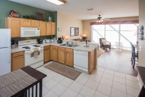 Vicky's Windsor Hills - Three Bedroom Townhome