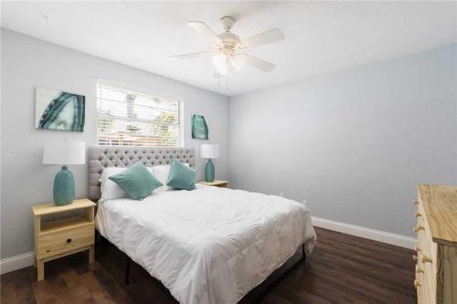 Surfside, 4 Bedrooms, Private Pool, Fenced Yard, Pets, Wifi, Sleeps 8