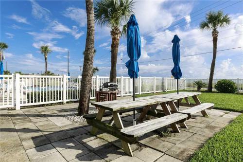Starboard Light 1, 2 Bedrooms, Pool Access, Wifi, Pool Table, Sleeps 6