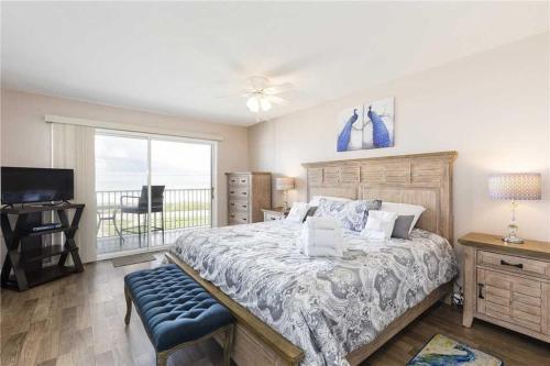 Starboard Light 1, 2 Bedrooms, Pool Access, Wifi, Pool Table, Sleeps 6