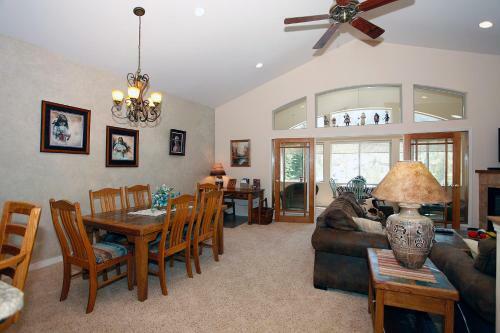 Black Bear 86 Townhouse