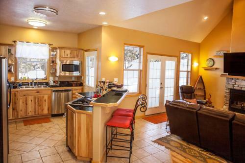 Elkhorn Drive House 142937