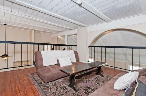 3371o - 611039 Breathtaking Beauty