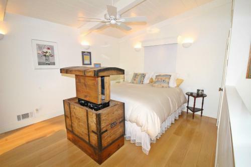 3321o - 1235387 Double Decker Dream House