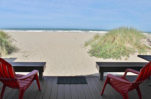 1235c - 491349 Capri Beach Retreat